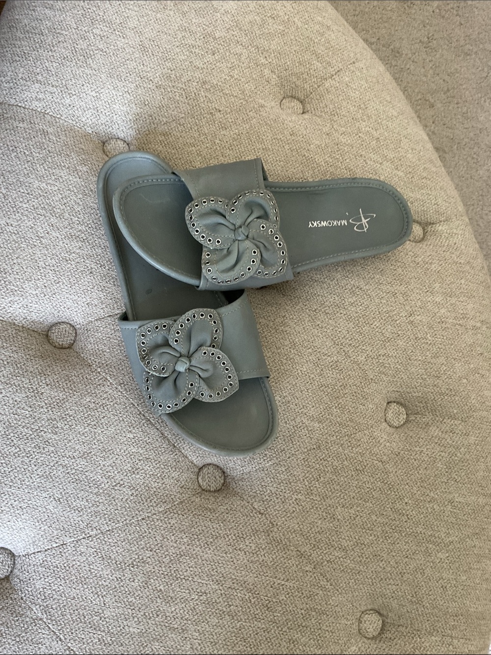 b. makowsky Gray Slide Mules with Floral Eyelet Accent Size 8 - Picture 3 of 7